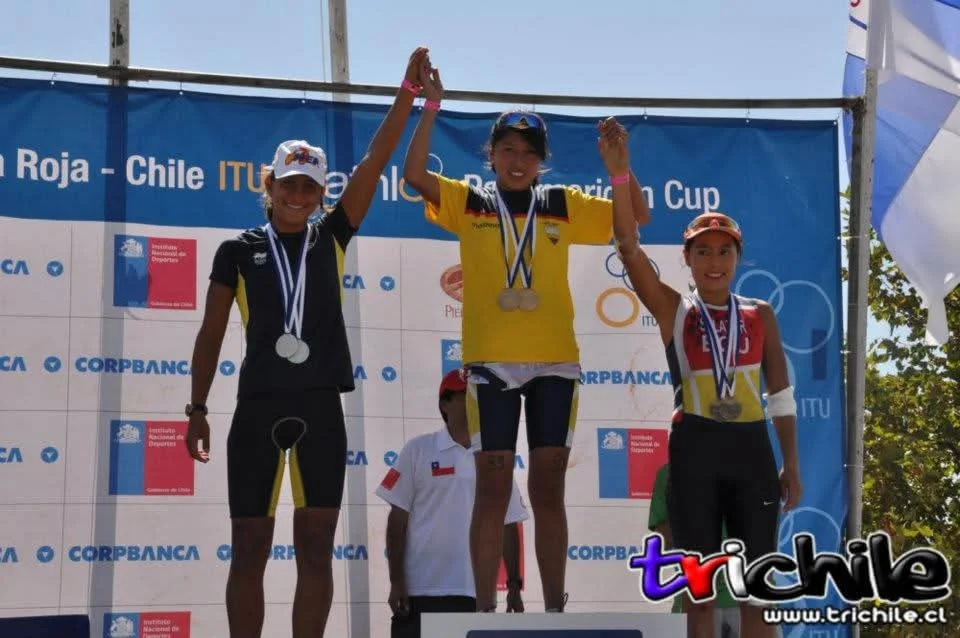 Luisa no podio da fase de afirmacao junior em 2012